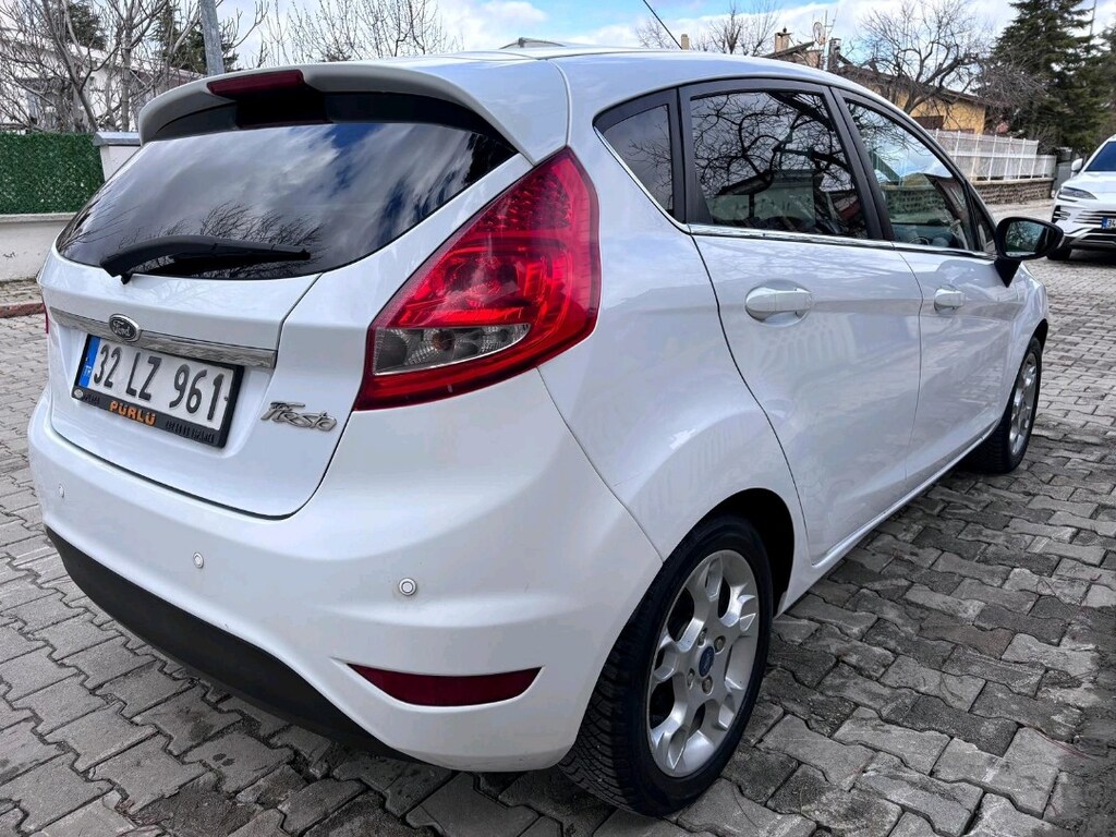 2012 fiesta titanium + - 7