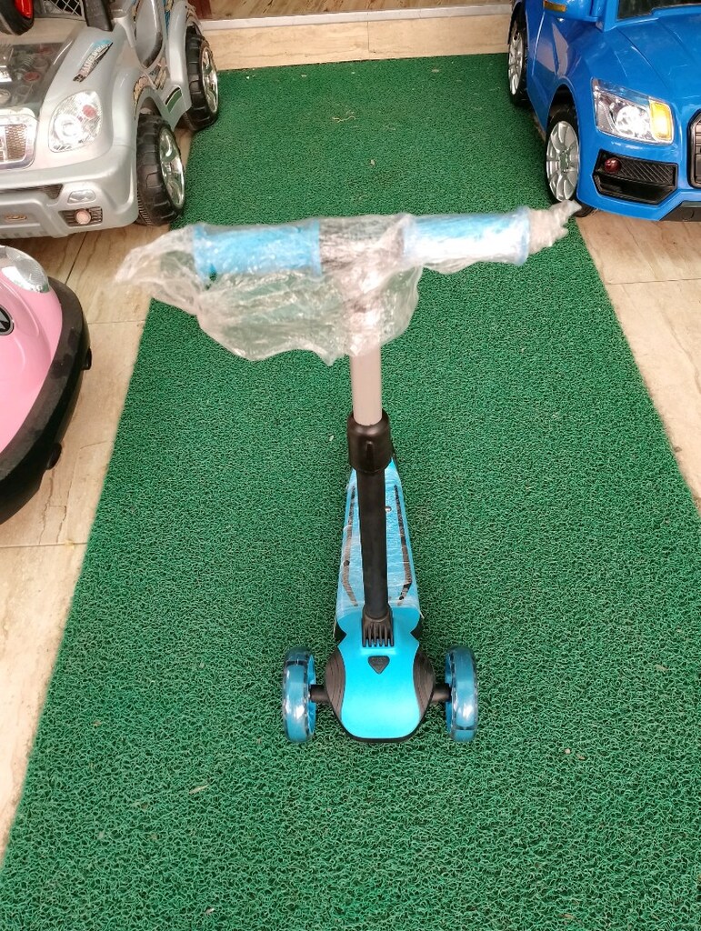 SIFIR SCOOTER KATLANIR IŞIKLI 50KG KAPASİTELİ - 3