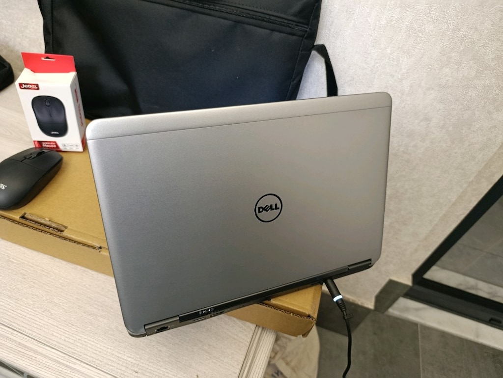 Temiz Dell Latitude E7240 Laptop – i5 / 8 GB RAM / 128 GB SSD - 4