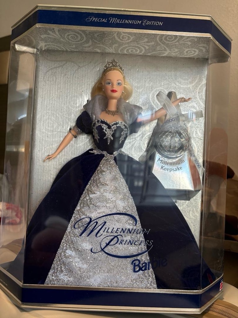 Barbie Millennium Princess Holiday Special Edition 1999 Mattel ‘ bebeğ - 2