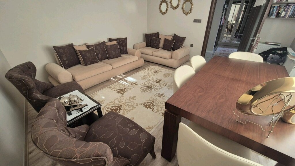 Titiz ve temiz kullanılmış yeni gibi 3+2+1+1 ve masa sandalye takımı - 3