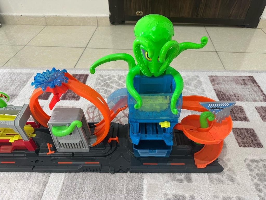 Hot Wheels Dev Ahtapot ile Araba Yıkama Oyun Seti - 2