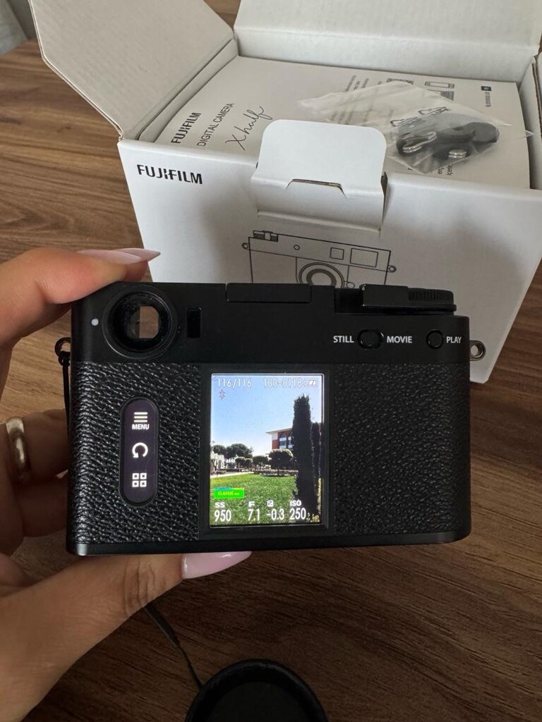 Fujifilm X-Half - 3