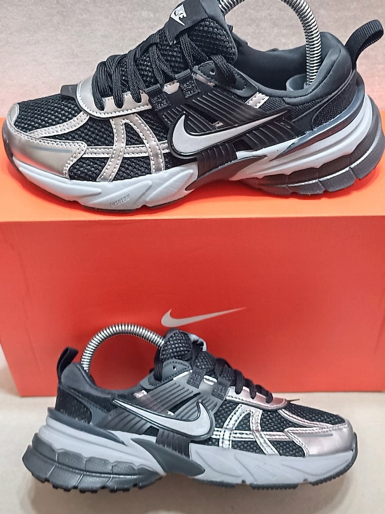 Nike V2K Run Orjinal sıfır üründür denemek için evde giyilmiş - 8