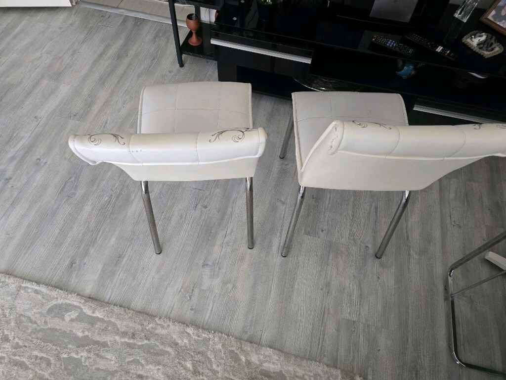 doğtaş çiçek desenli çok temiz 2 adet deri sandalye. - 8