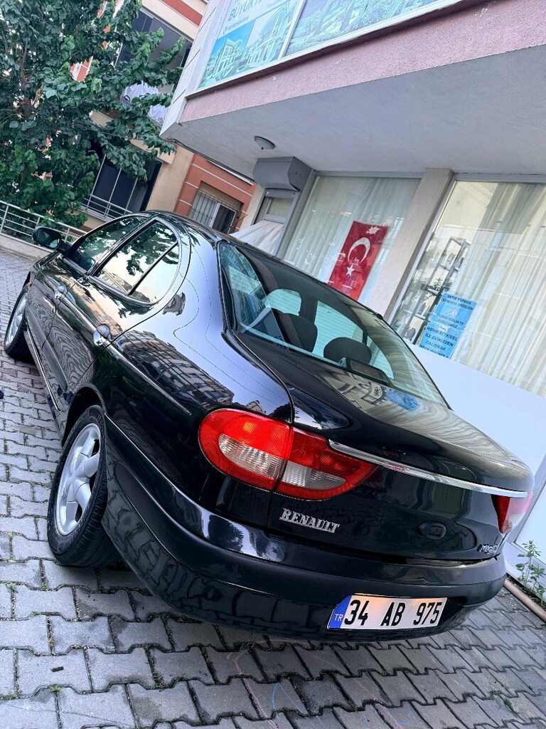 Safkan benzinli hiç LPG görmemiştir 2.0 2000 model.288000 km - 5