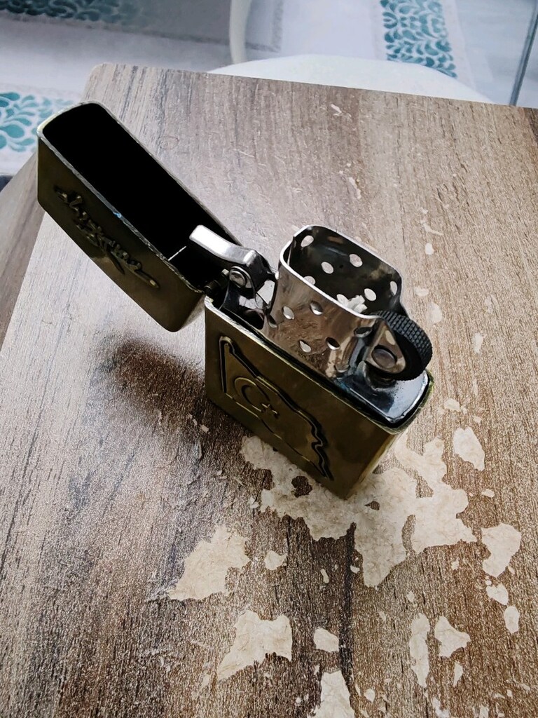 İşlemeli ve Kabartmalı Zippo Tarzı Benzinli Çakmak - 3