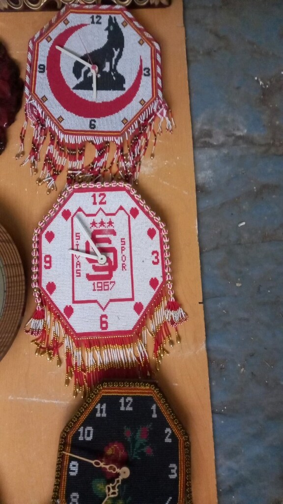 çeşitli markalarda saatler,fiyat tane 250 ile 900 TL arasında değişir - 9