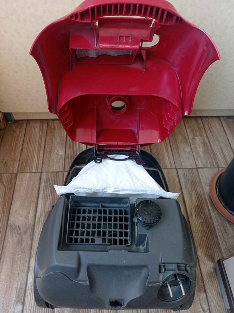 SÜPÜRGE BOSSCH 2000 WATT - 8