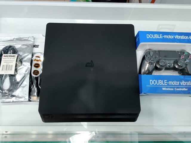 PS4 Slim Temiz Cihaz Garantili