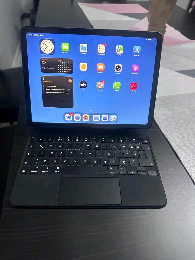 ipad air 5 - orijinal apple magic keyboard klavyesi ile beraber