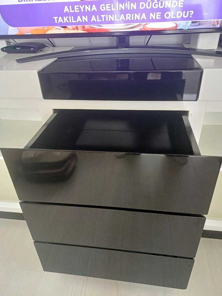 mdf konsol ve aynası, 2 adet vitrin puf 4 adet sandalye - 7