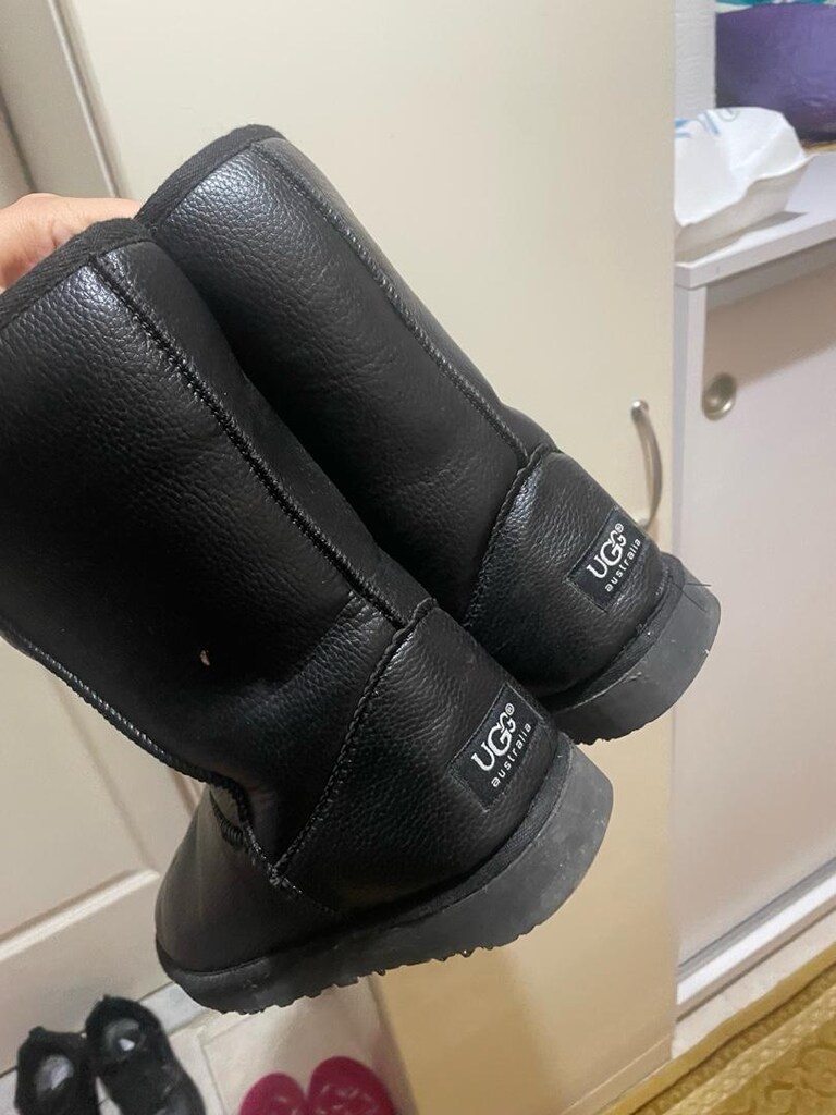 çok temiz yeni gibi siyah 40 numara Ugg çizme