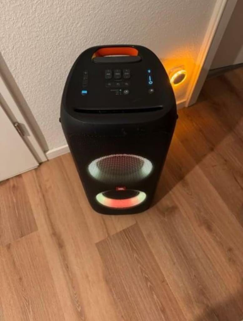 Orijinal JBL PartyBox 310, neredeyse hiç kullanılmamış. Yeni gibi