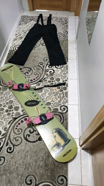 Rossignol 156 cm Snowboard + Brugi 48 Beden Kayak Pantolonu Set