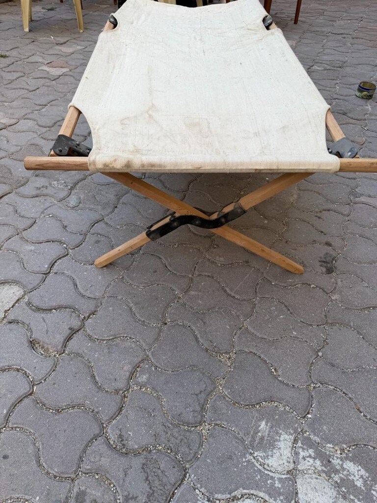 Tarihi katlanabilir ahşap kamp sedyesi - 3