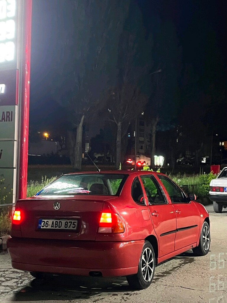Acil satılık 2001 Dürbün Göğüs 1.6 16 valf 100lük Sedan polo - 4
