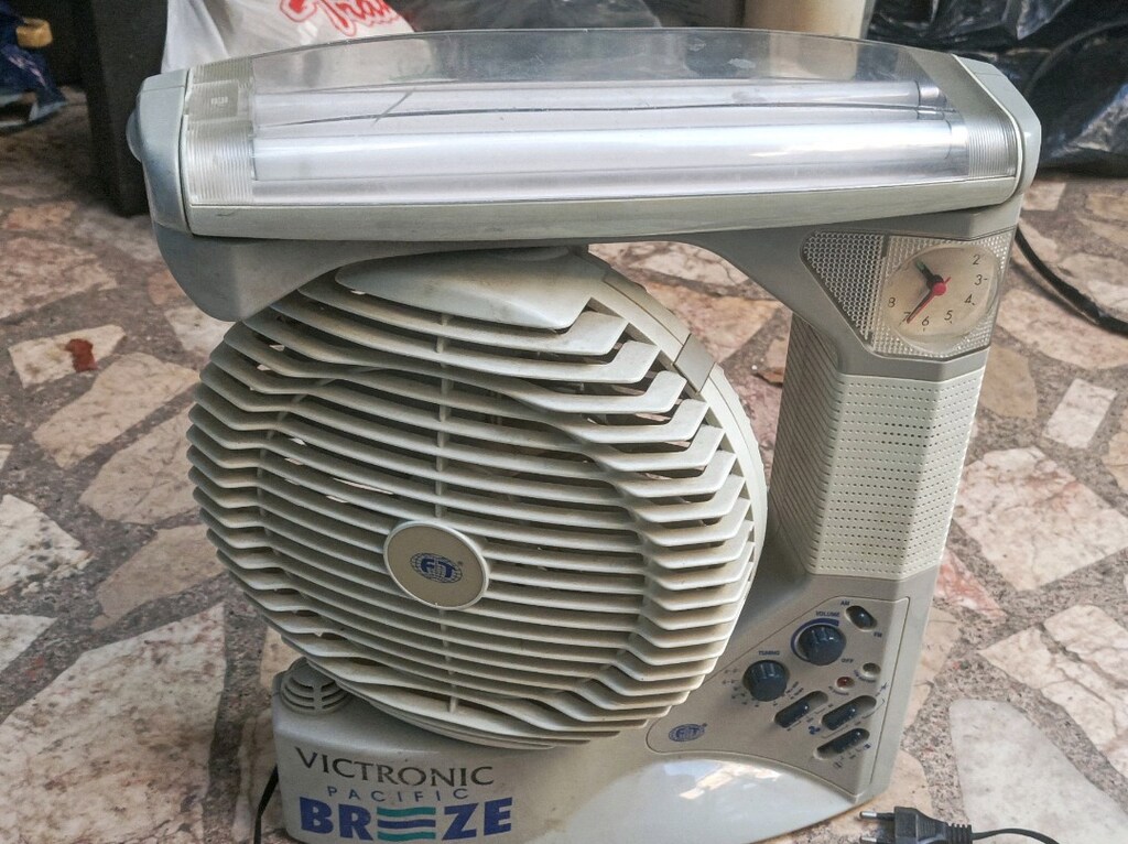 LED ışıklı Radyolu saatli Vantilatör - 3