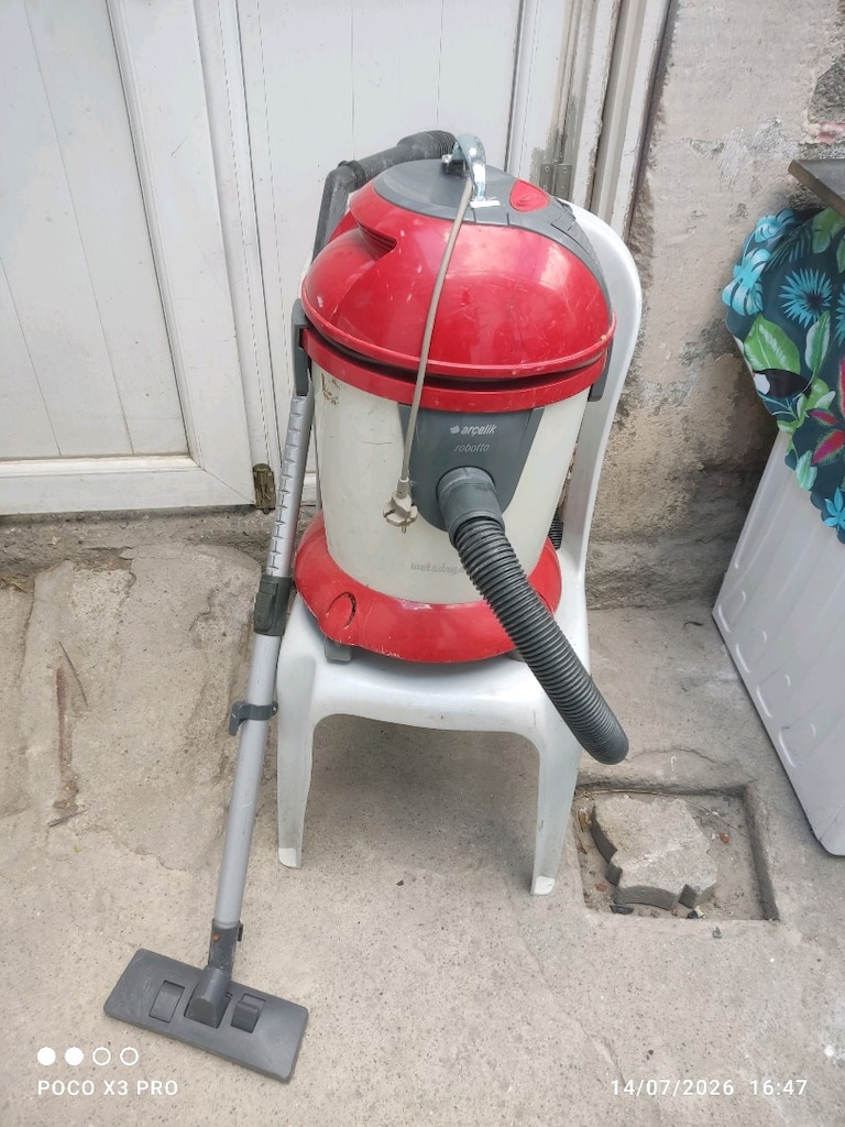 Arçelik marka elektrikli süpürge torbasız modeli - 2