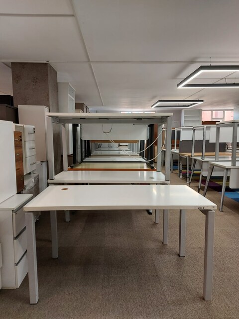 KLAS OFİS ÜSKÜDAR 140X70 ÇALIŞMA MASASI