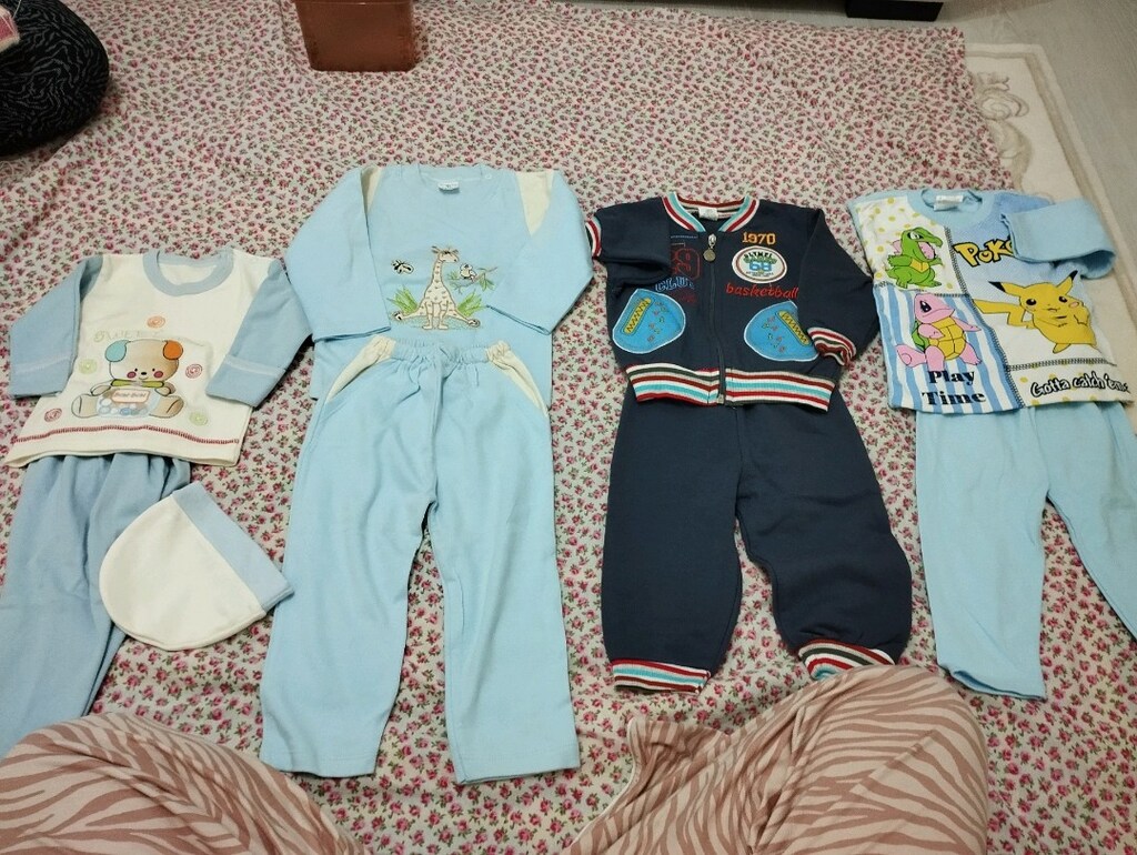 4 bebek takımı. 1 ve 2 yaş uyumlu takımlar. 2.3 yaş kot pantolonda var - 4