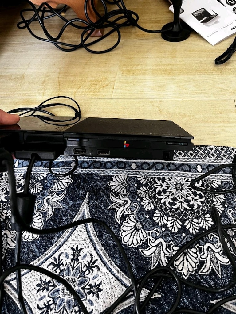 PlayStation 2 sıfır ayarında kolları da yanında 2 tane iki tane - 5