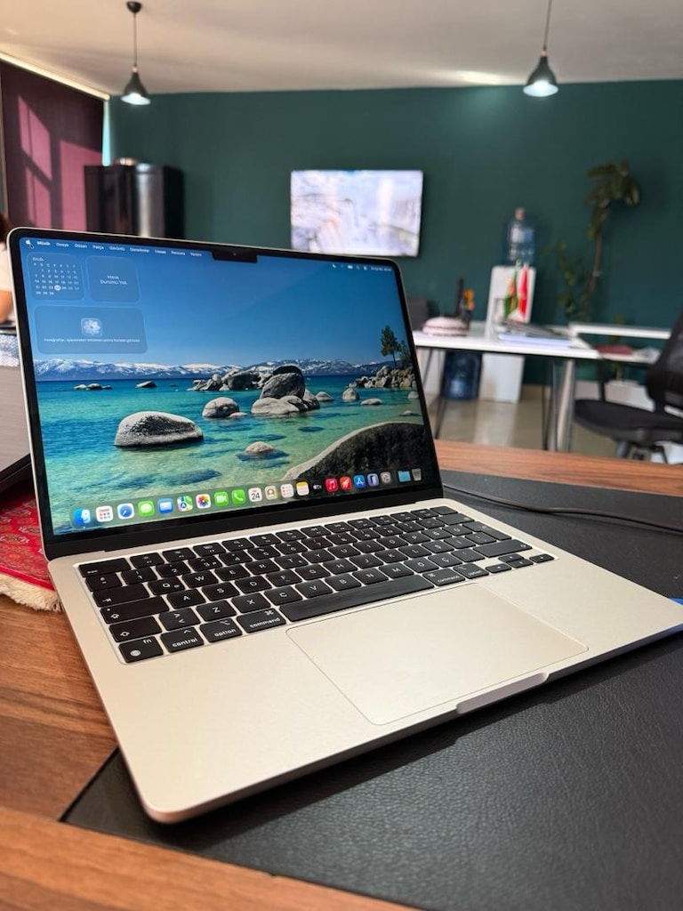 MacBook Air m3 - 4
