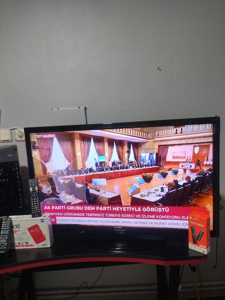 SAMSUNG 40" (102 EKRAN) LED TV (UE40D5003BW) + XIAOMI MI TV STICK (FUL - 7