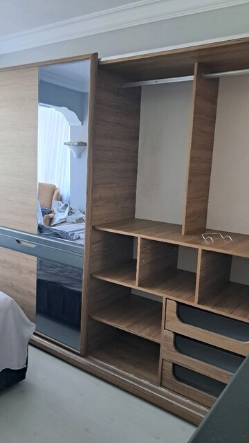 yatak odası baza içinde satıyorum pufu var kardolabın bir kapağı yok