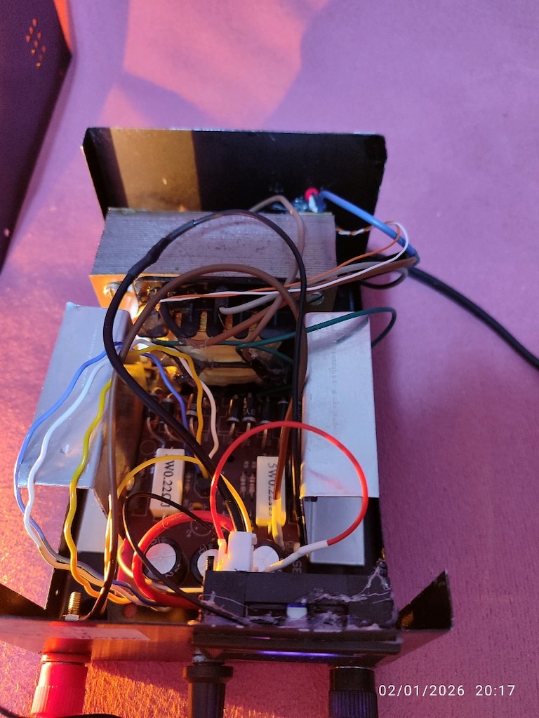 ayarlı4.5 12volt 5 amper göstergeli adaptör - 9