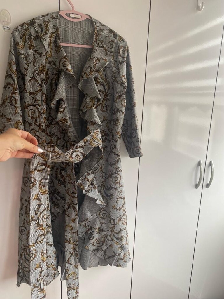 Elbise eteği ve yakası fırfırlı - 3