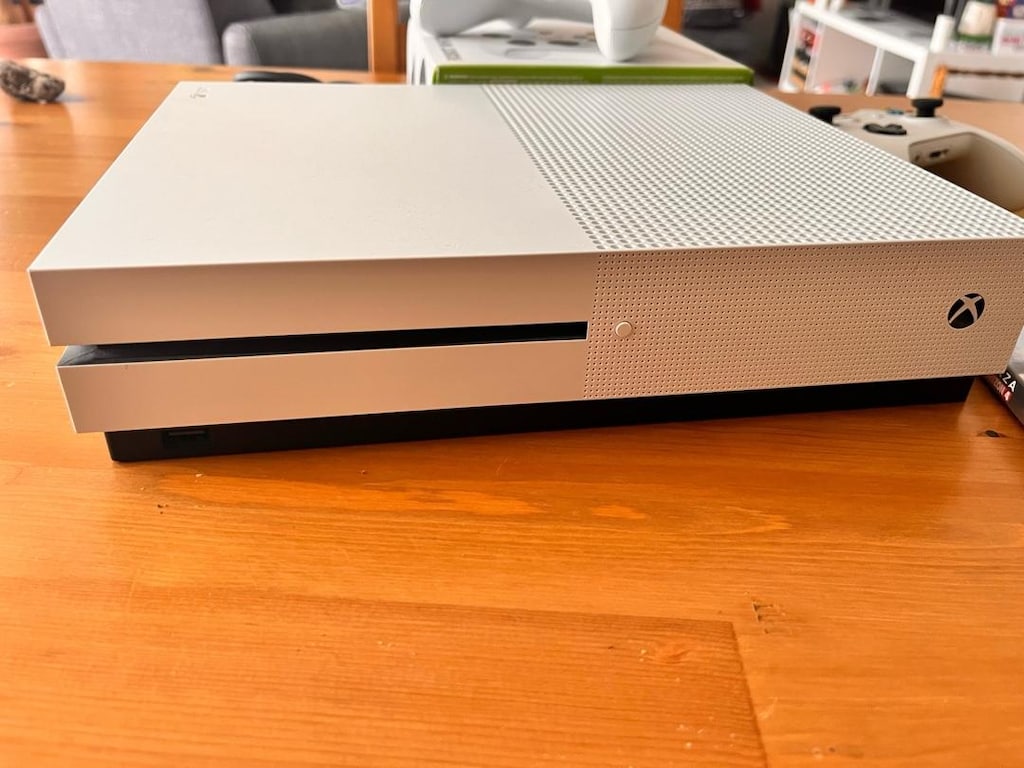 Xbox One S - 2