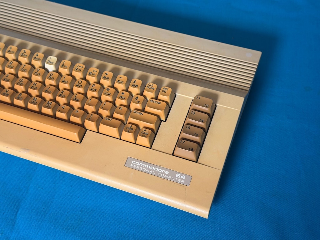 Commadore C 64 C Personel Computer Oyun Konsolu - 15