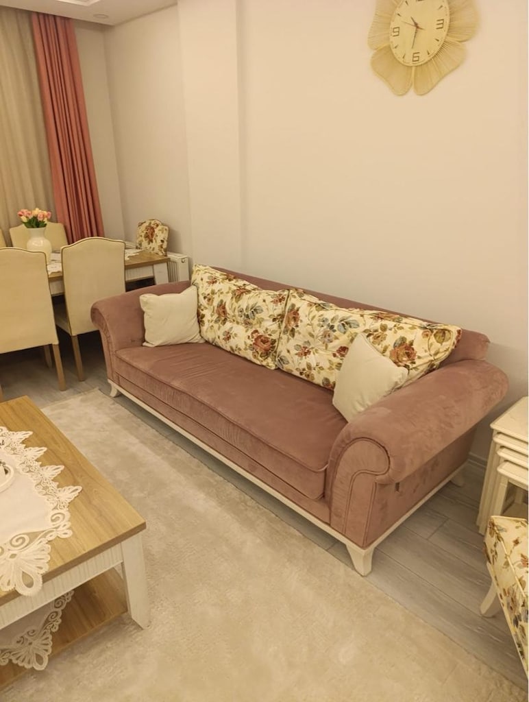 Koltuk takımı yemek masası ve sandalyeleri ve orta sehpa - 4