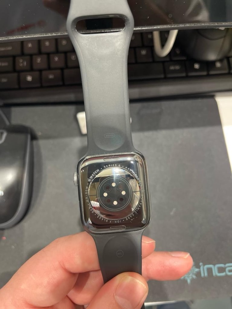 Apple Watch 6 44 MM - 2