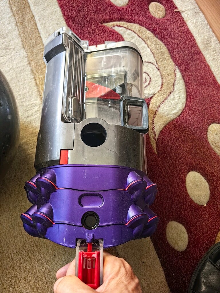 dyson cinetic big ball parquet 2 sorunsuz çalışıyor diğer parçalar yok - 2