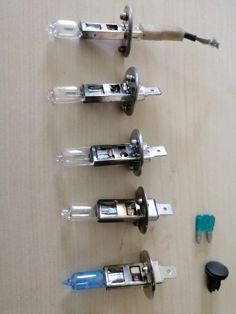 Araç far ampulü ve sinyal ambulleri resimde olan zenon far ampulü - 13