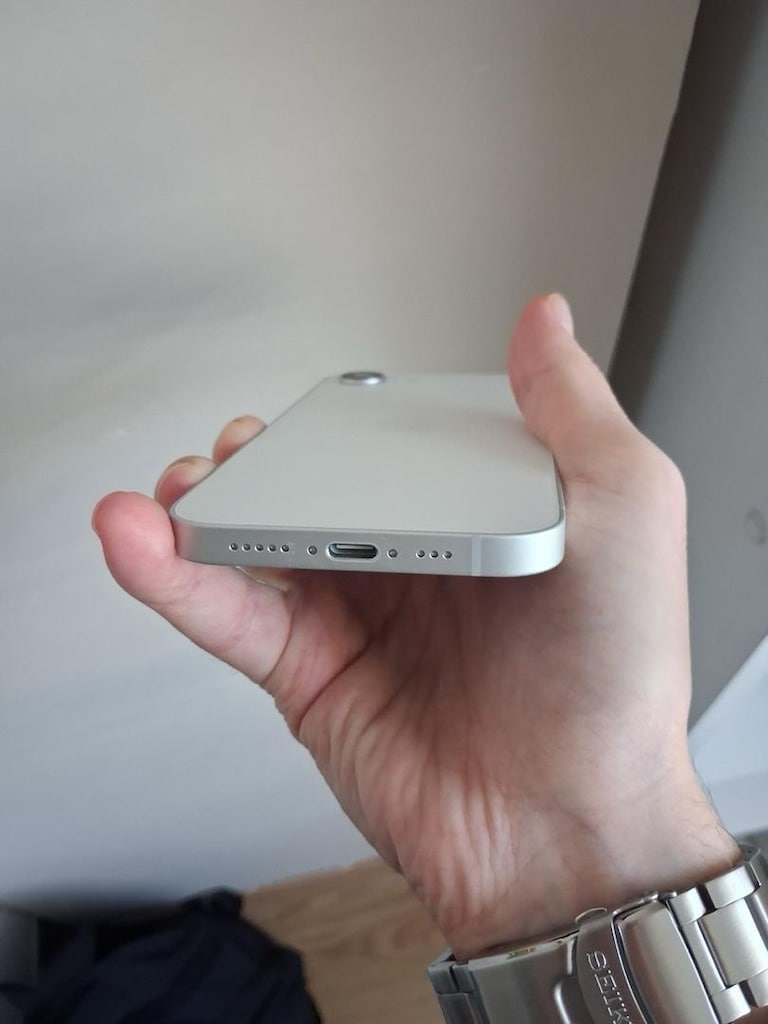 İPhone 16e - 4