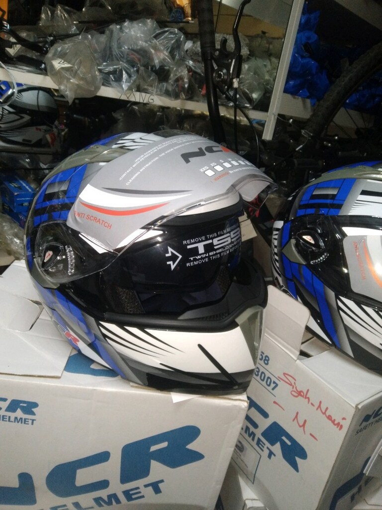 Çenelikli açılır kask - 2
