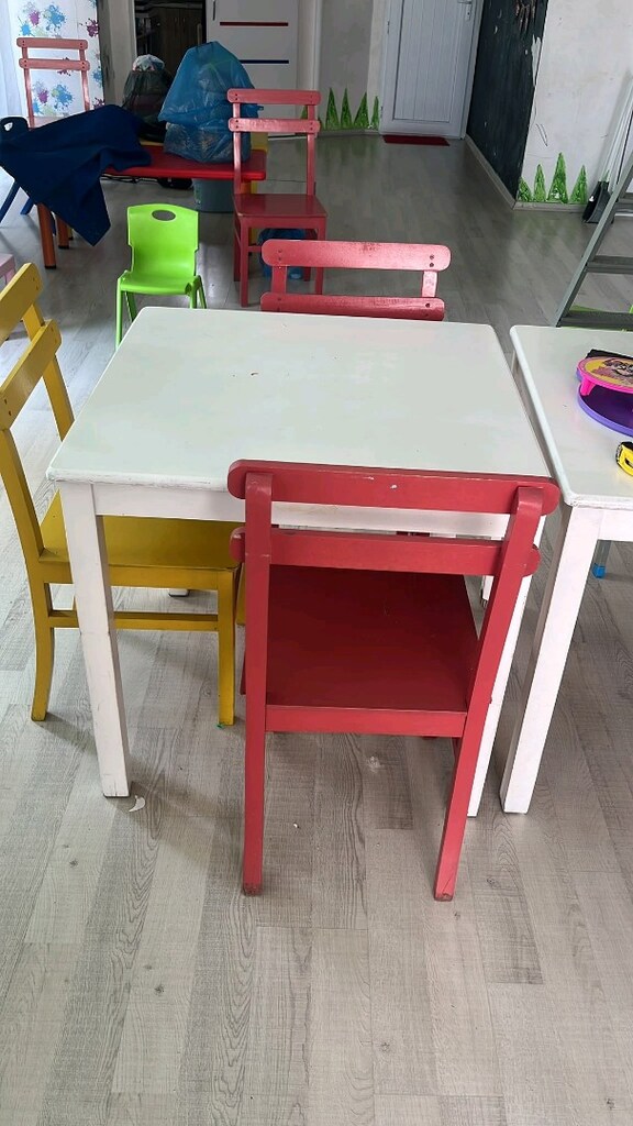 Satılık organizasyon malzemesi 28 sandalye ahşap 8 masa ahşap - 2