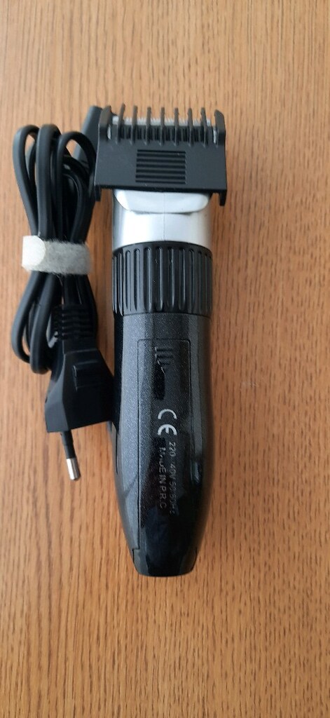 BRYOM RF-696 ŞARJLI VE NORMAL PİLLEDE ÇALIŞAN SAÇ SAKAL TRAŞ MAKİNASI - 3