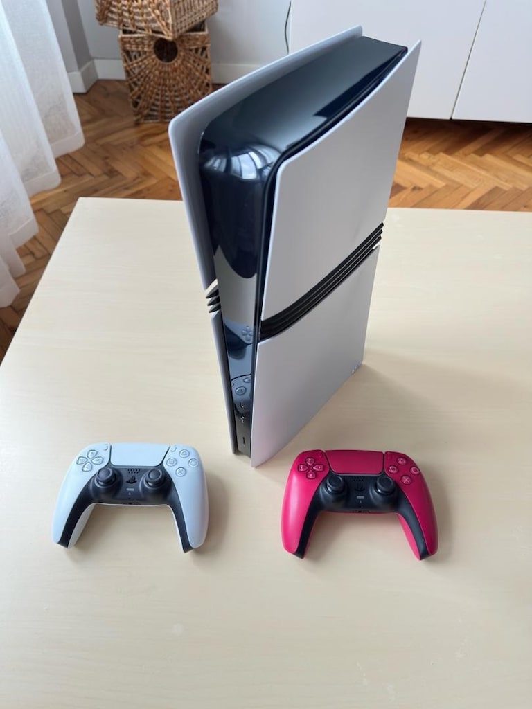 PS5 Pro 2 TB + Çift Kol (Kırmızı ve Beyaz) - Temiz & Sorunsuz - 9