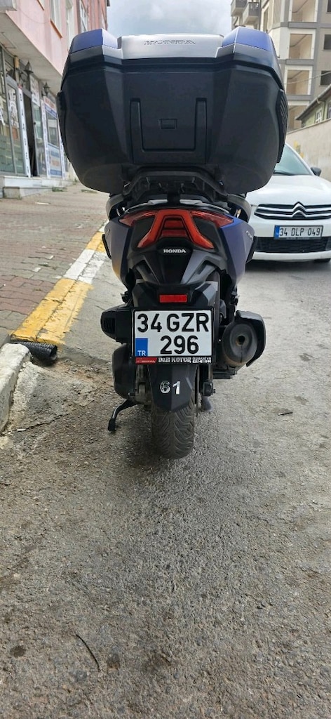 HONDA FORZA 250 - 8