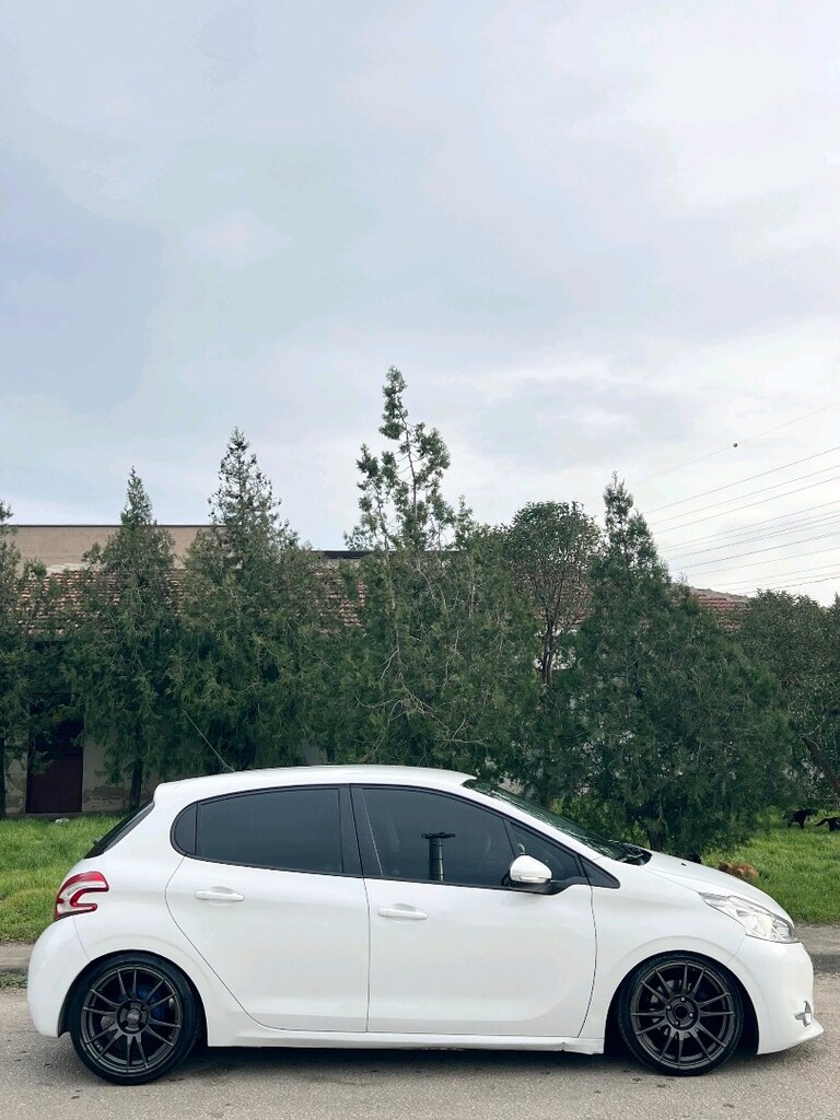 Peugeot 208 1.4 HDİ - 12