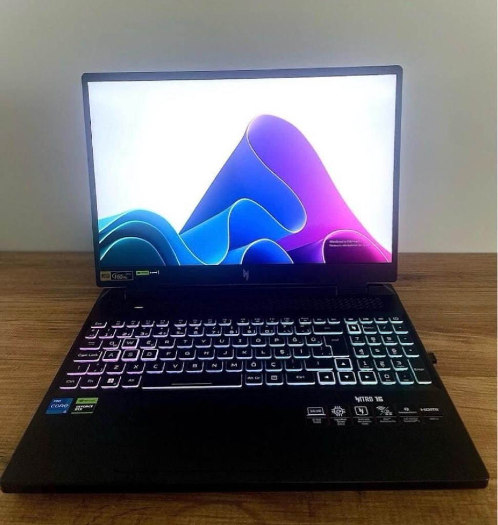 ACER NİTRO 16 140w RTX4050 13 Ay GARANTİLİ i5 16gb ram 1tb ssd 165hz