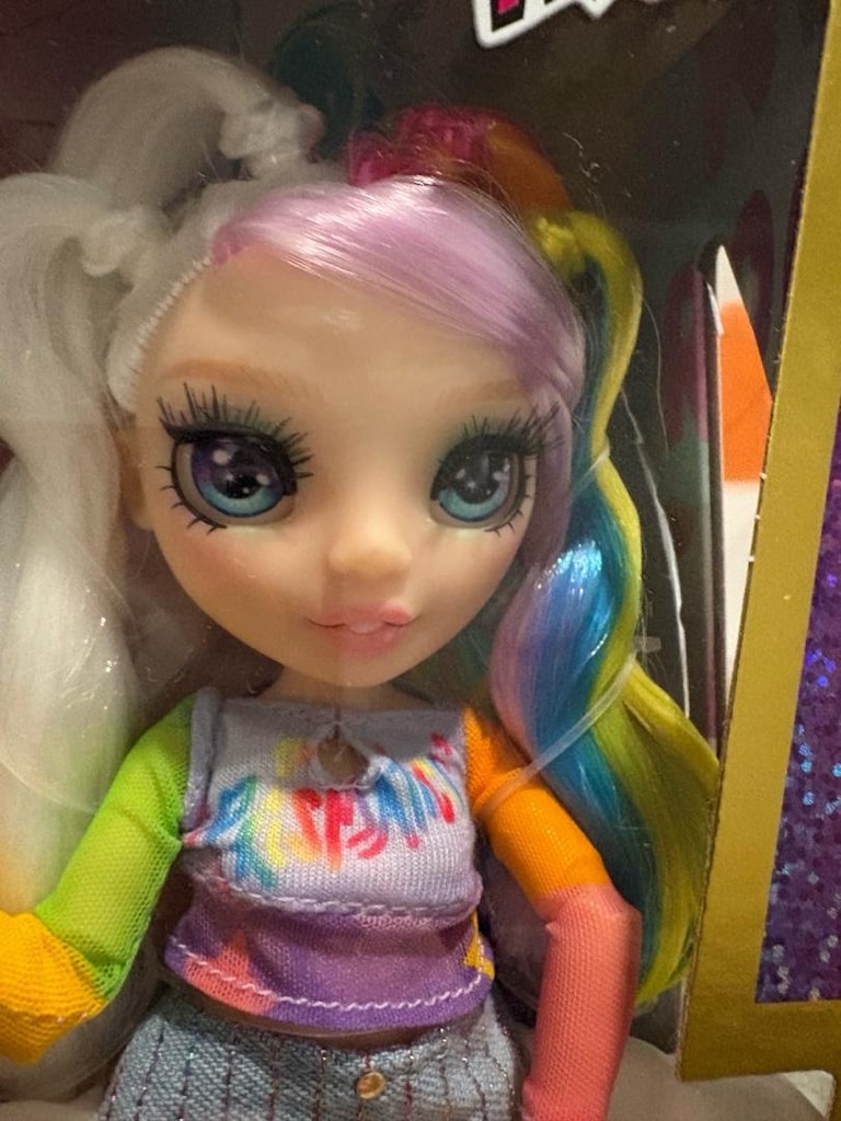 Rainbow High Junior High Rock Band Amaya Raine fashion doll ‘ bebeği. - 2