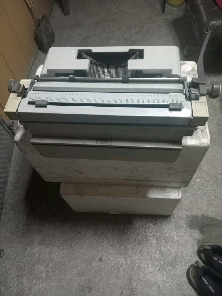 Antika büyük daktilo Olivetti LİNEA 98 Antika. - 4