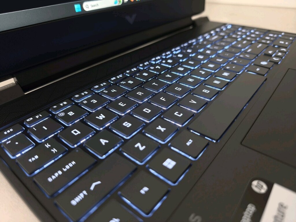 HP VICTUS 15 fa2xxx - 4