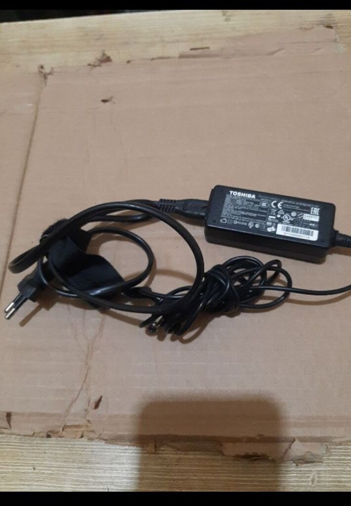 Toshiba 19v 2.37a pa5177u-1aca - 4