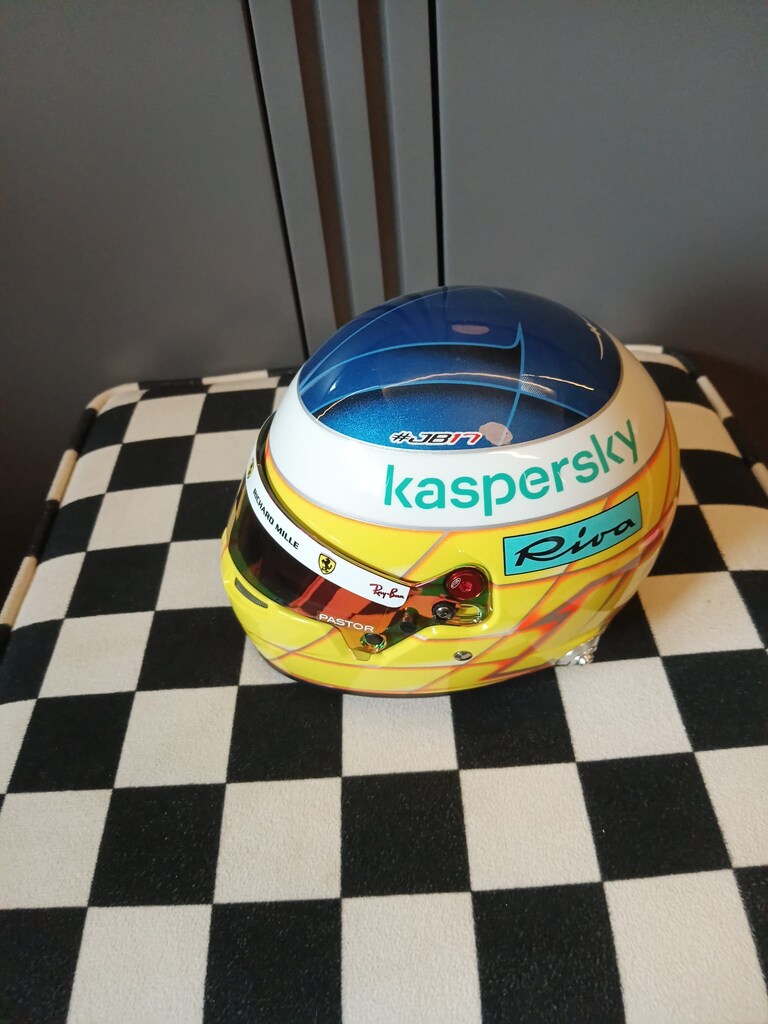 Leclerc 2021 Fransa Ferrari Formula 1 F1 1:2 Model Kask - 3